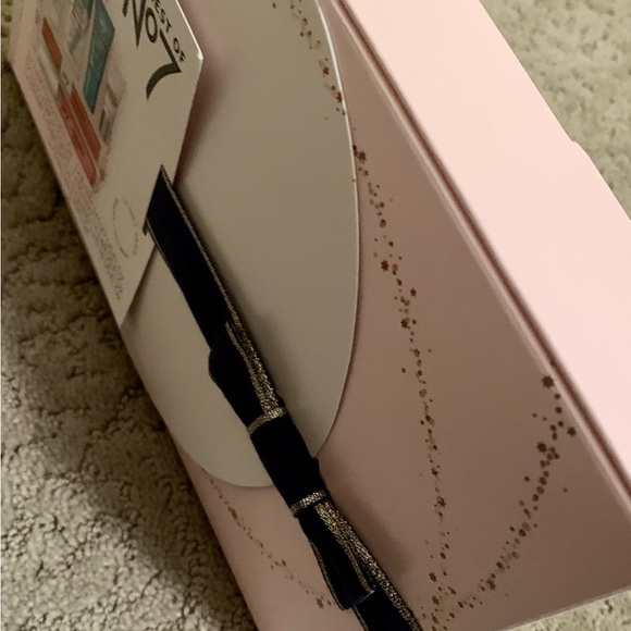 No7 The Best Of No7 Collection NEW IN BOX Protect & Prevent Skincare & makeup - Picture 7 of 14